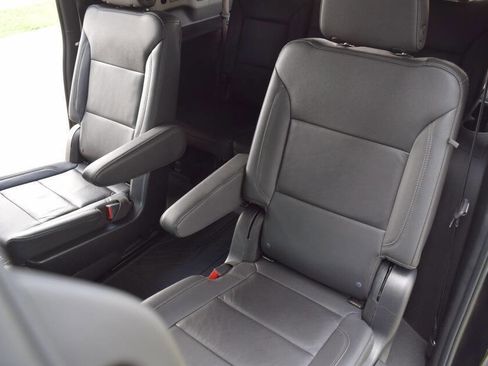 Used 2022 Chevrolet Suburban LT RWD image 42