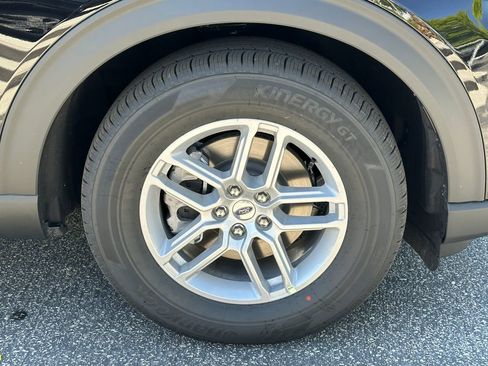 New 2026 Ford Explorer Active RWD image 15