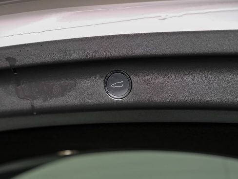 Used 2021 Tesla Model Y Long Range image 48