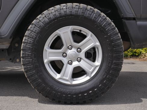 Used 2019 Jeep Wrangler Sport AWD/4WD image 18