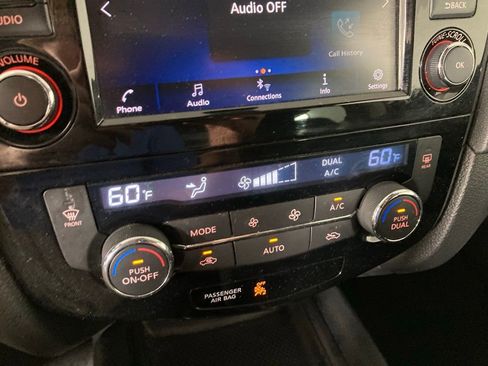 Used 2019 Nissan Rogue SV image 7