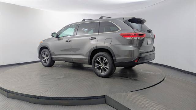 Used 2018 Toyota Highlander LE FWD image 6