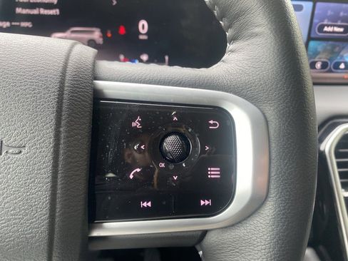 Used 2025 Nissan Armada SV image 17