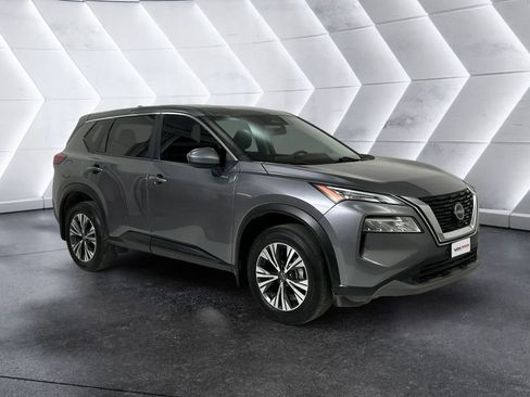 Used 2023 Nissan Rogue SV image 1