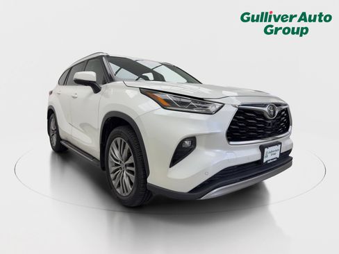 Used 2020 Toyota Highlander Platinum FWD image 13