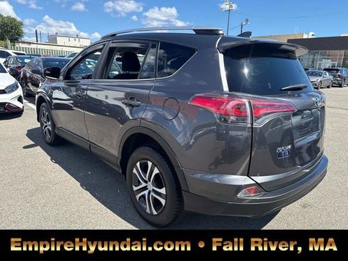 Used 2016 Toyota RAV4 LE image 9