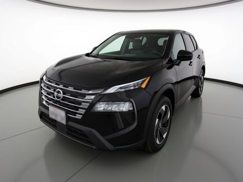 Used 2025 Nissan Rogue SV image 3