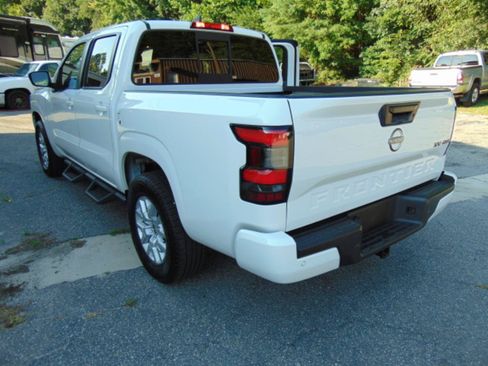 Used 2022 Nissan Frontier SV AWD/4WD image 17