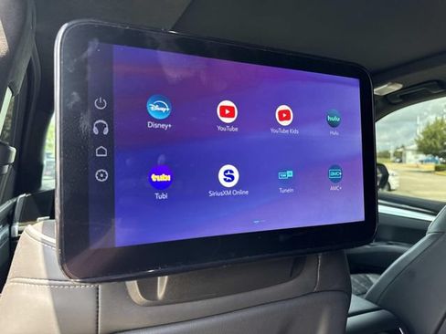 Used 2025 Cadillac Escalade Sport Platinum w/ LPO, ONYX Package AWD/4WD image 17