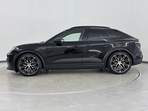 Used 2024 Porsche Macan 4 Electric image 2