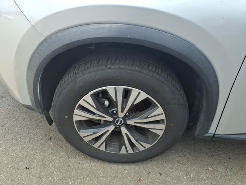 Certified 2023 Nissan Rogue SV FWD image 9