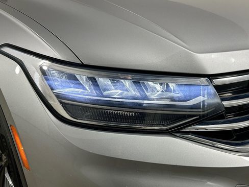 Used 2022 Volkswagen Tiguan SE image 9