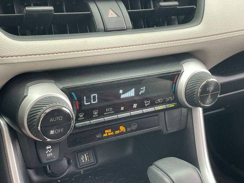 Used 2024 Toyota RAV4 XLE w/ Convenience Package image 9