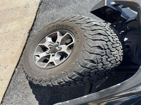 Used 2023 Jeep Wrangler Unlimited Rubicon w/ Cold Weather Group image 21