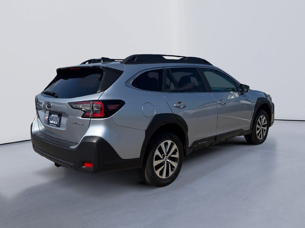 Used 2025 Subaru Outback Premium AWD/4WD image 3