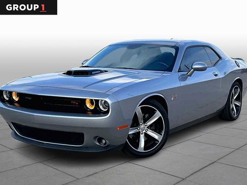 Used 2016 Dodge Challenger R/T image 1