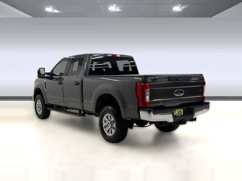 Used 2018 Ford F250 XLT AWD/4WD image 2