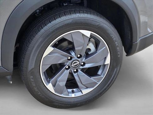 Used 2025 Nissan Rogue SV FWD image 22