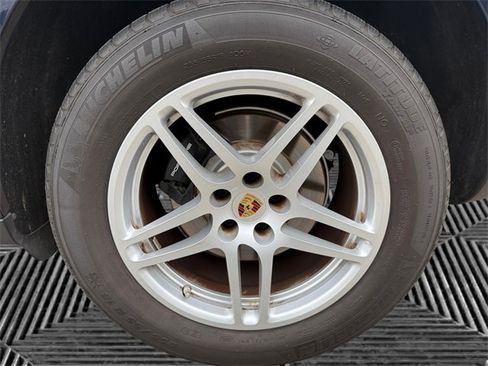 Used 2021 Porsche Macan image 34