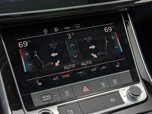 Certified 2025 Audi Q7 Premium Plus image 11