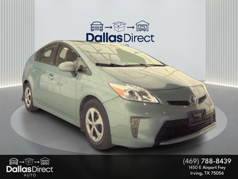 Used 2015 Toyota Prius Four FWD image 2
