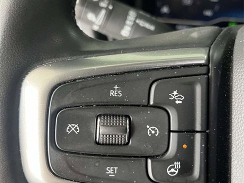 Used 2024 Chevrolet Suburban Premier image 23