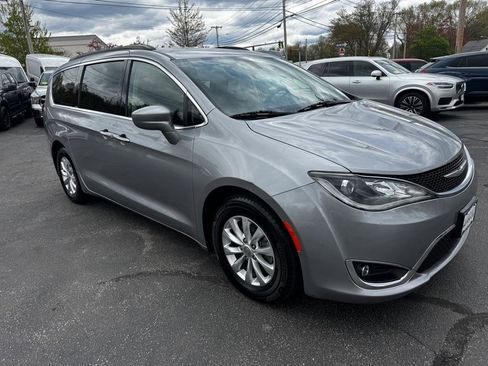 Used 2018 Chrysler Pacifica Touring Plus FWD image 8