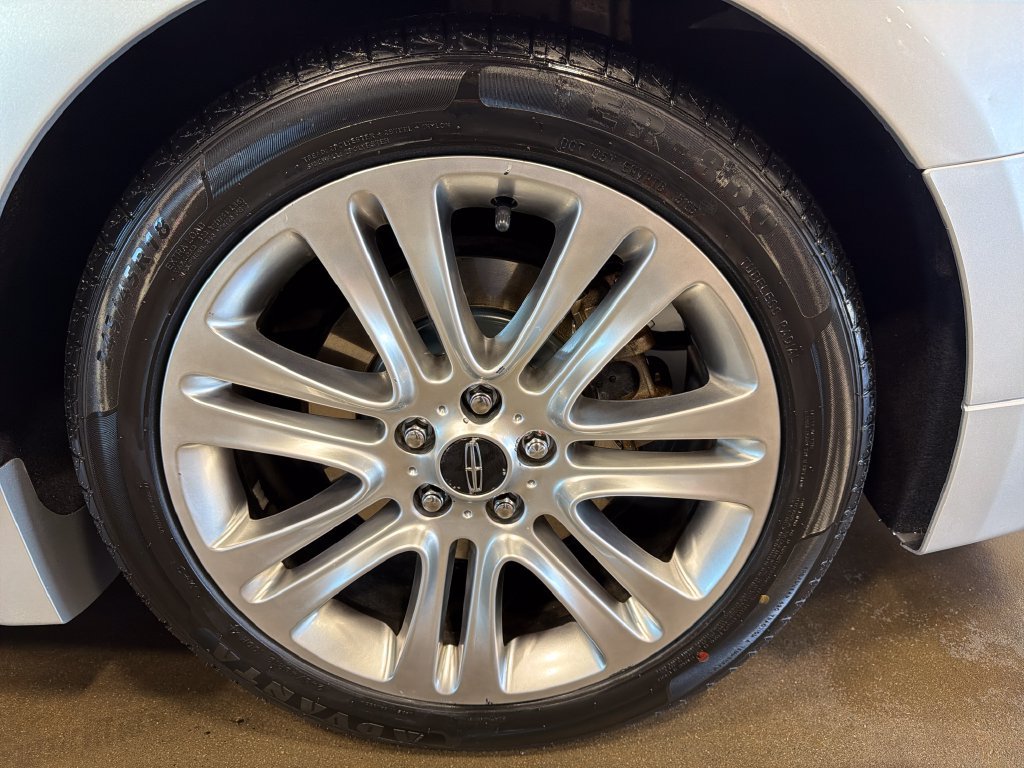 Used 2016 Lincoln MKZ FWD image 19