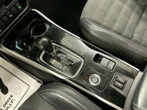 Used 2020 Mitsubishi Outlander SE image 17