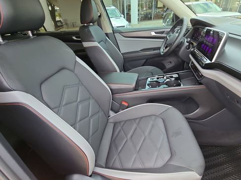 Used 2024 Volkswagen Atlas Peak Edition SE image 10