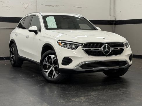 Used 2025 Mercedes-Benz GLC 350e 4MATIC image 2