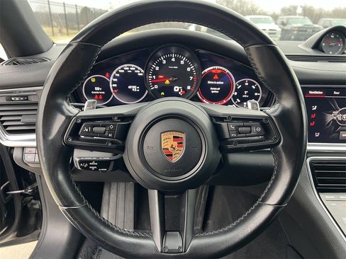 Used 2022 Porsche Panamera Platinum Edition image 9