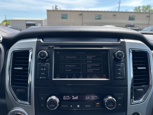 Used 2019 Nissan Titan SL w/ Off-Road Package AWD/4WD image 52
