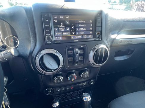 Used 2017 Jeep Wrangler Unlimited Sport w/ Quick Order Package 24S AWD/4WD image 22