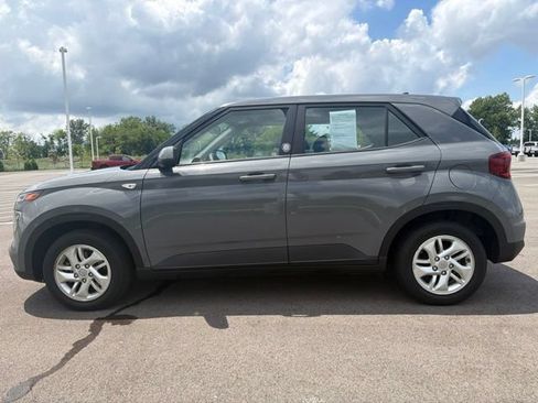Used 2021 Hyundai Venue SE FWD image 11