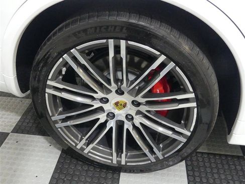 Used 2016 Porsche Cayenne GTS AWD/4WD image 17