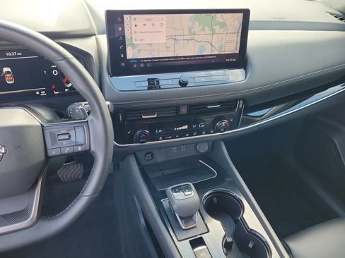 Certified 2025 Nissan Rogue SL FWD image 21