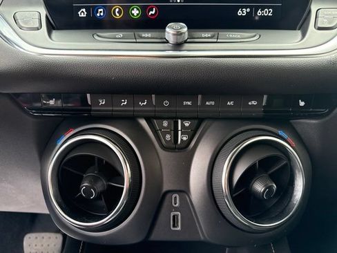 Used 2025 Chevrolet Blazer LT w/ LPO, 'HIT The Road' Package FWD image 31