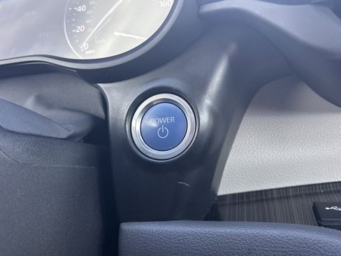 Used 2023 Toyota Sienna Limited image 17