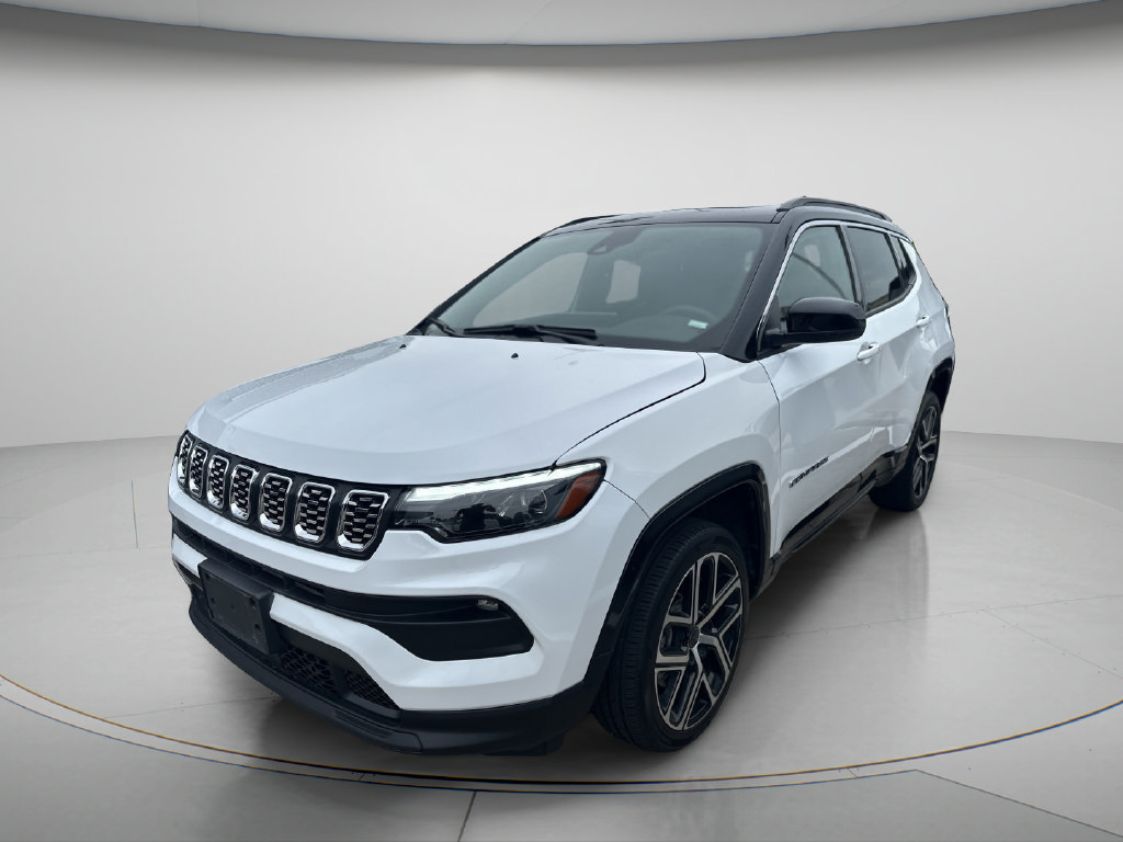 Used 2025 Jeep Compass Limited w/ Elite Group AWD/4WD image 3