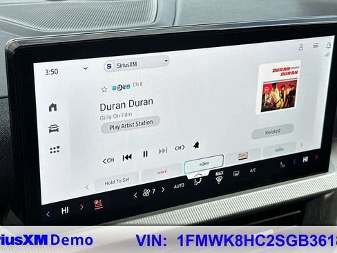 Certified 2025 Ford Explorer Platinum w/ Ultimate Package image 29