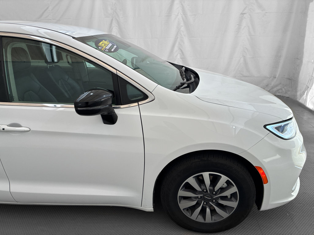 Used 2024 Chrysler Pacifica Limited FWD image 9