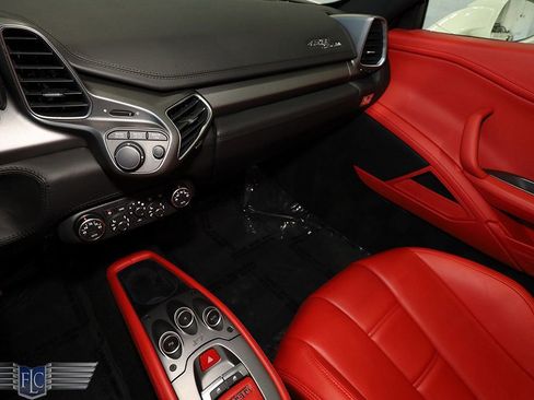 Used 2014 Ferrari 458 Italia Coupe RWD image 29