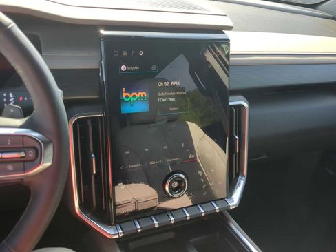 Used 2026 GMC Acadia Elevation w/ Elevation Premium Package FWD image 19