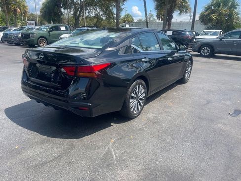 Used 2025 Nissan Altima 2.5 SV FWD image 5