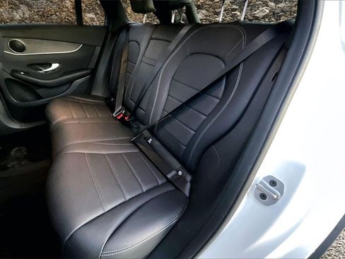 Used 2021 Mercedes-Benz GLC 300 4MATIC image 23