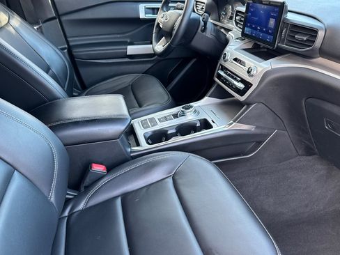 Certified 2022 Ford Explorer XLT w/ Equipment Group 202A image 17