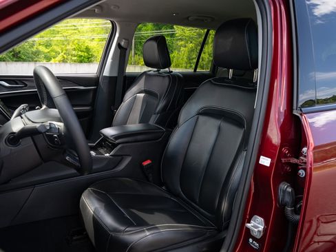 Used 2023 Jeep Grand Cherokee L Limited w/ Black Appearance Package RWD image 15