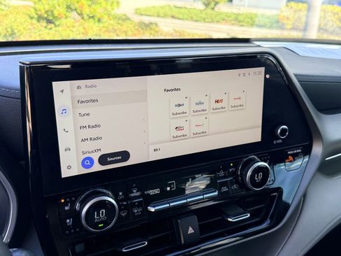 Used 2023 Toyota Highlander Limited image 6