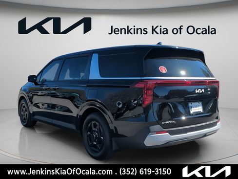 New 2026 Kia Carnival FWD image 5